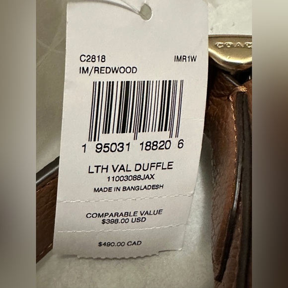 Women’s Coach Val Duffle bag in Redwood refunded pebble leather NWT. 9x11.5x4.5 - Picture 9 of 16